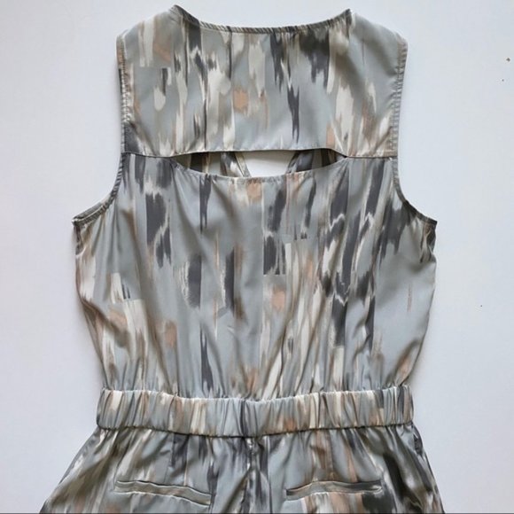 Armani Exchange Gray and Cream Jumpsuit with Collared Neckline - Picture 4 of 11